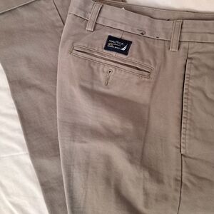 Nautica mens pant size w34 L32 classic fit. Brown color machine washable. Vintag